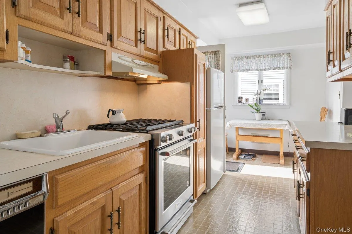 21 Hayes Drive, Eastchester, NY, 4 Bedrooms Bedrooms, 7 Rooms Rooms,2 BathroomsBathrooms,Residential,For Rent,Hayes,0,1005205 21 Hayes Drive, Eastchester, NY, 4 Bedrooms Bedrooms, 7 Rooms Rooms,2 BathroomsBathrooms,Residential,For Rent,Hayes,0,1005205