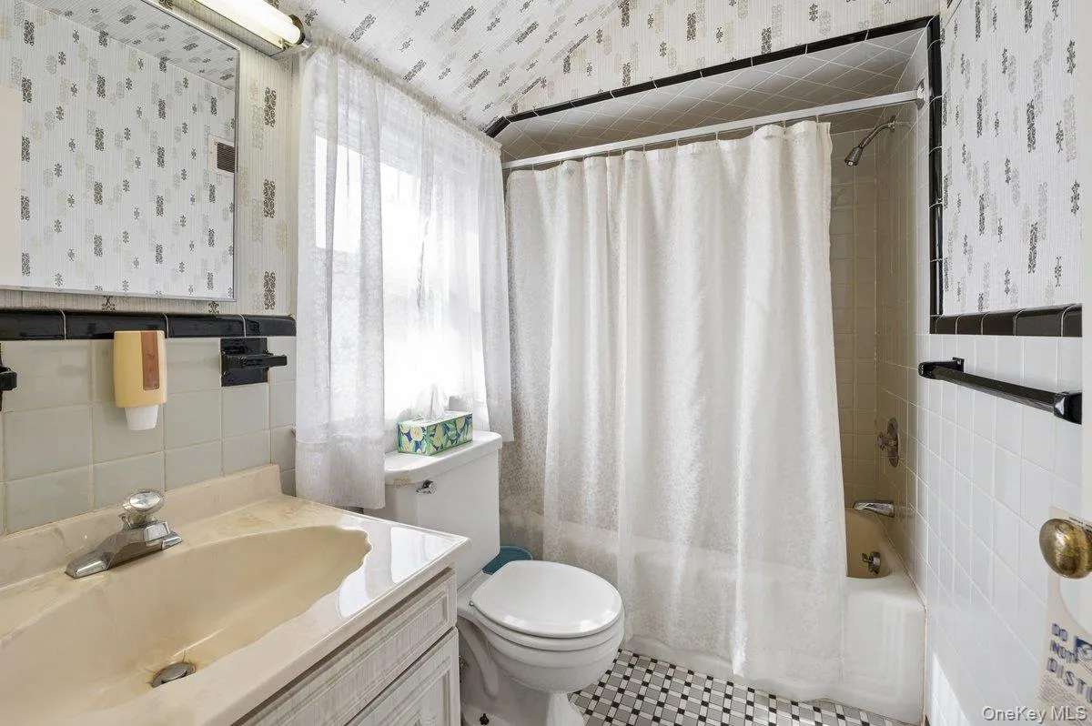 21 Hayes Drive, Eastchester, NY, 4 Bedrooms Bedrooms, 7 Rooms Rooms,2 BathroomsBathrooms,Residential,For Rent,Hayes,0,1005205 21 Hayes Drive, Eastchester, NY, 4 Bedrooms Bedrooms, 7 Rooms Rooms,2 BathroomsBathrooms,Residential,For Rent,Hayes,0,1005205