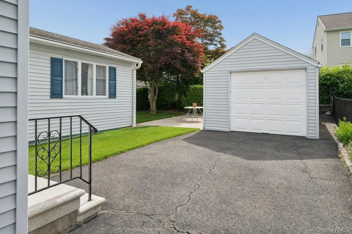 21 Hayes Drive, Eastchester, NY, 4 Bedrooms Bedrooms, 7 Rooms Rooms,2 BathroomsBathrooms,Residential,For Rent,Hayes,0,1005205 21 Hayes Drive, Eastchester, NY, 4 Bedrooms Bedrooms, 7 Rooms Rooms,2 BathroomsBathrooms,Residential,For Rent,Hayes,0,1005205