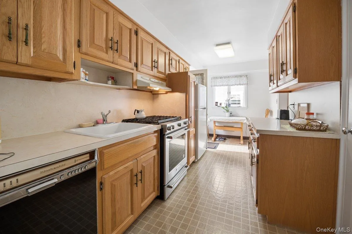 21 Hayes Drive, Eastchester, NY, 4 Bedrooms Bedrooms, 7 Rooms Rooms,2 BathroomsBathrooms,Residential,For Rent,Hayes,0,1005205 21 Hayes Drive, Eastchester, NY, 4 Bedrooms Bedrooms, 7 Rooms Rooms,2 BathroomsBathrooms,Residential,For Rent,Hayes,0,1005205