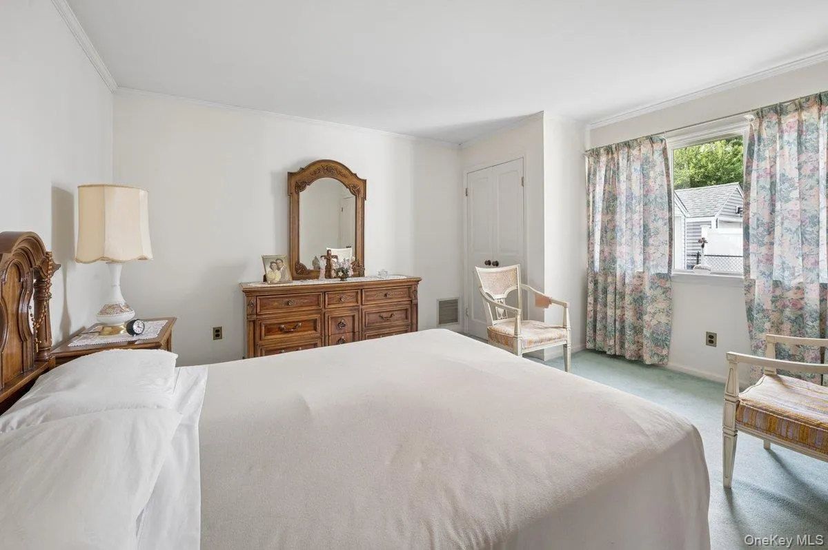 21 Hayes Drive, Eastchester, NY, 4 Bedrooms Bedrooms, 7 Rooms Rooms,2 BathroomsBathrooms,Residential,For Rent,Hayes,0,1005205 21 Hayes Drive, Eastchester, NY, 4 Bedrooms Bedrooms, 7 Rooms Rooms,2 BathroomsBathrooms,Residential,For Rent,Hayes,0,1005205