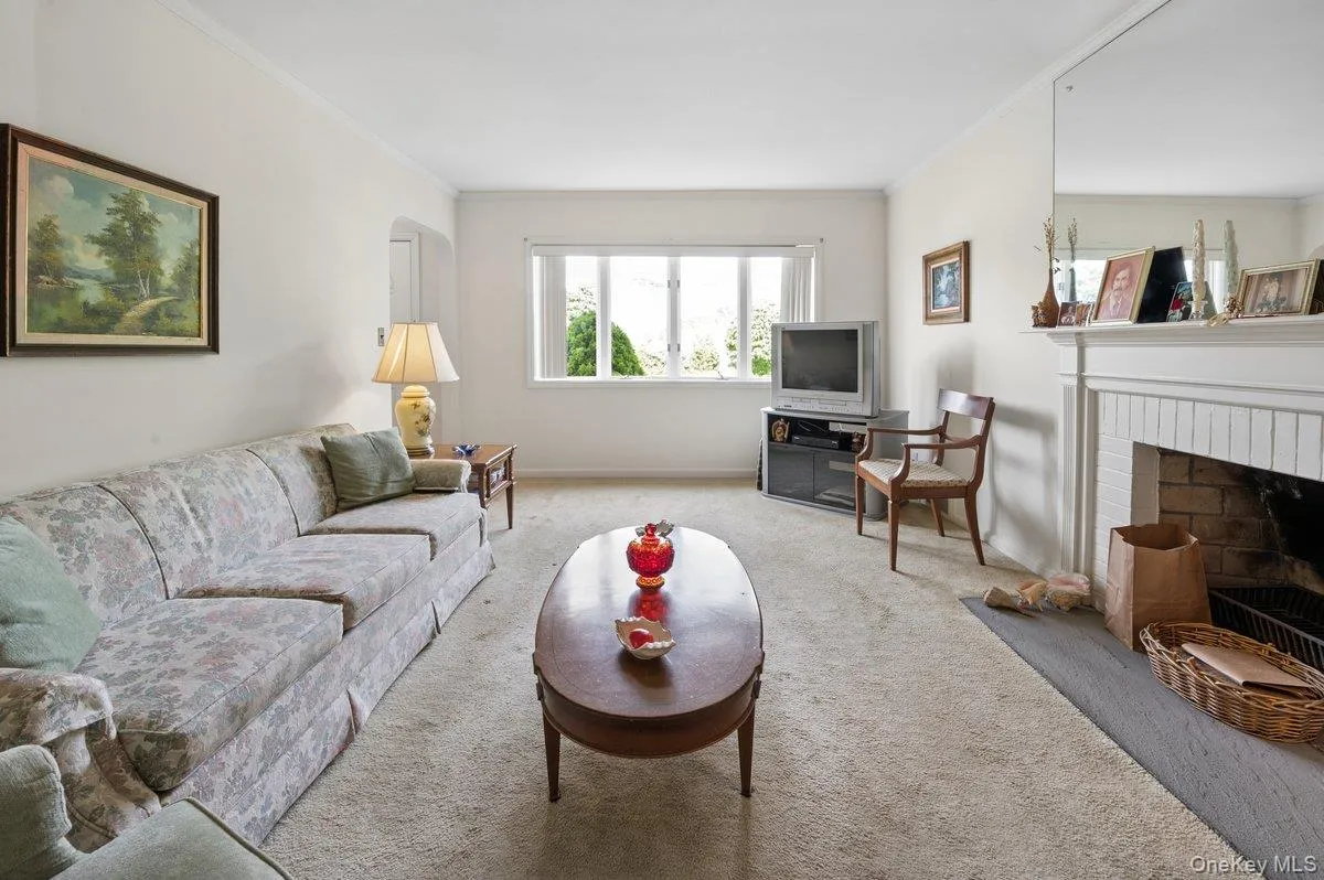 21 Hayes Drive, Eastchester, NY, 4 Bedrooms Bedrooms, 7 Rooms Rooms,2 BathroomsBathrooms,Residential,For Rent,Hayes,0,1005205 21 Hayes Drive, Eastchester, NY, 4 Bedrooms Bedrooms, 7 Rooms Rooms,2 BathroomsBathrooms,Residential,For Rent,Hayes,0,1005205
