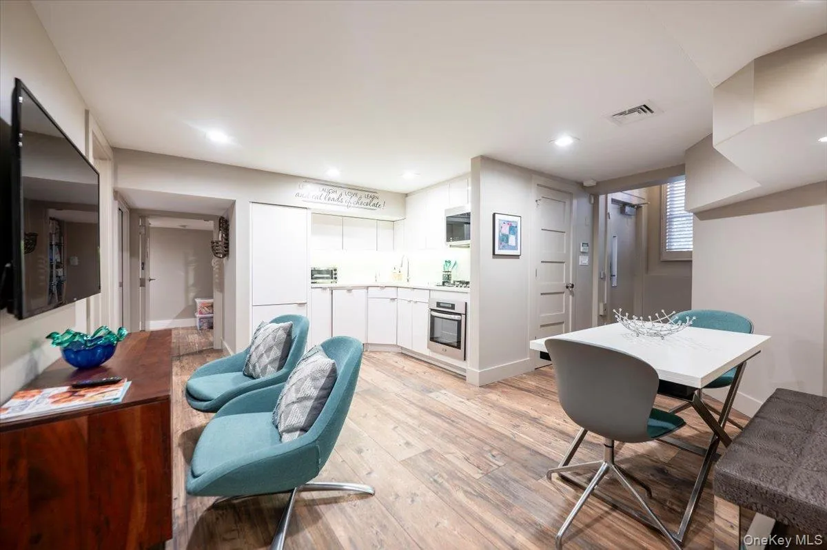 47 Penn Street, Long Beach, NY, 2 Bedrooms Bedrooms, 4 Rooms Rooms,2 BathroomsBathrooms,Residential Lease,For Rent,Penn,0,KEY1005207 47 Penn Street, Long Beach, NY, 2 Bedrooms Bedrooms, 4 Rooms Rooms,2 BathroomsBathrooms,Residential Lease,For Rent,Penn,0,KEY1005207