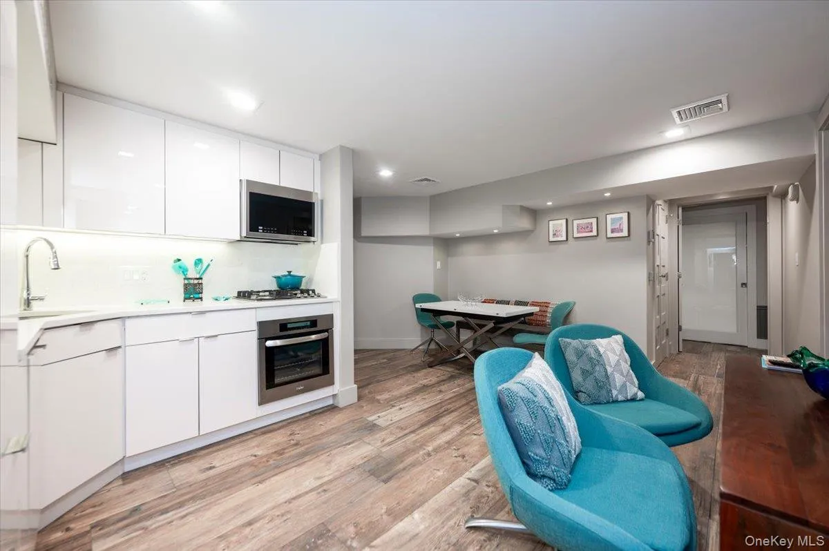 47 Penn Street, Long Beach, NY, 2 Bedrooms Bedrooms, 4 Rooms Rooms,2 BathroomsBathrooms,Residential Lease,For Rent,Penn,0,KEY1005207 47 Penn Street, Long Beach, NY, 2 Bedrooms Bedrooms, 4 Rooms Rooms,2 BathroomsBathrooms,Residential Lease,For Rent,Penn,0,KEY1005207