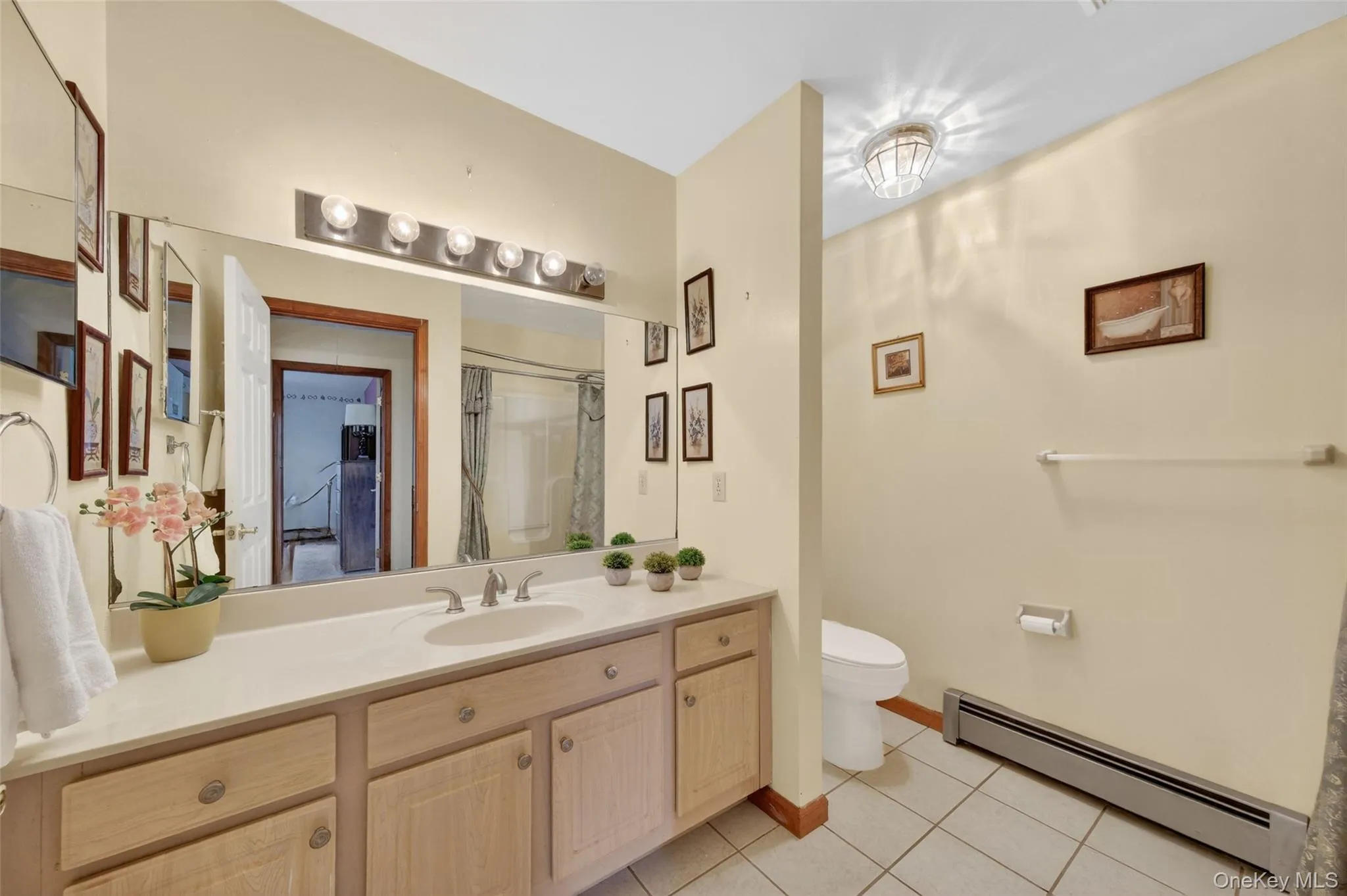 Main upstairs Bathroom Main upstairs Bathroom