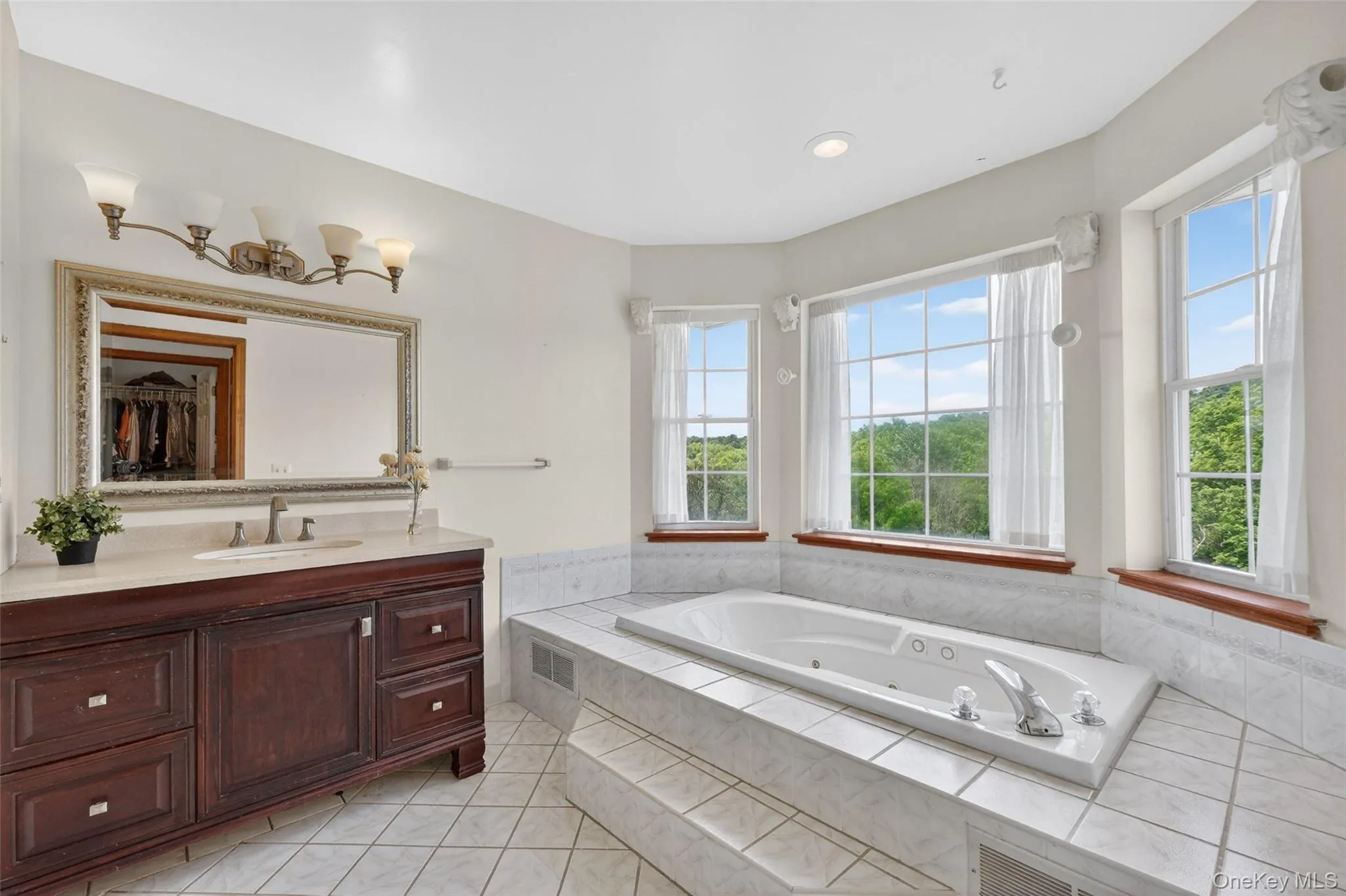 Jacuzzi tub overlooking Hudson Valley Views Jacuzzi tub overlooking Hudson Valley Views