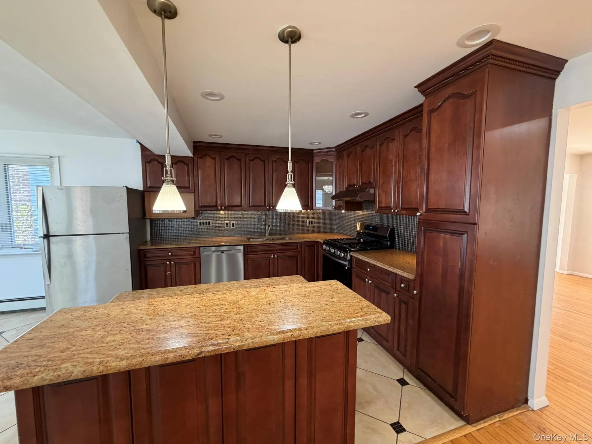 Open Kitchen/Island Open Kitchen/Island