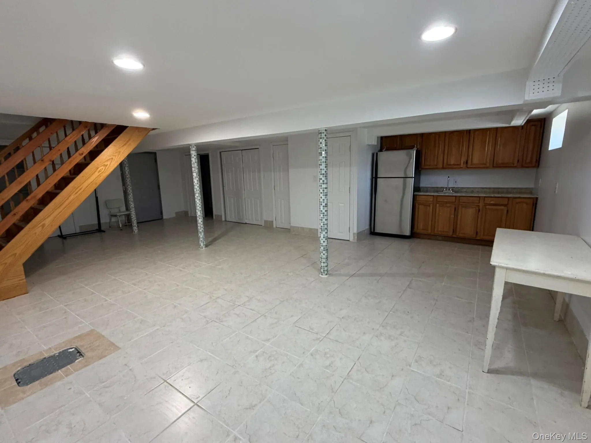 Beautifully Finished Basement W/Summer kitchen Beautifully Finished Basement W/Summer kitchen