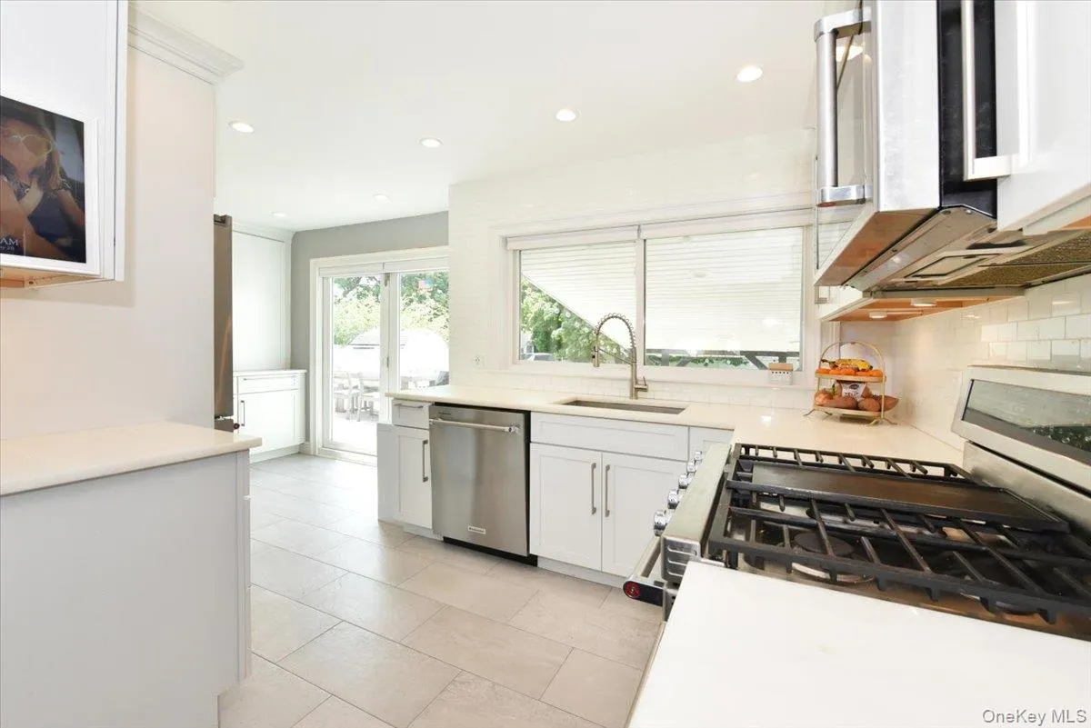 383 Violet Street, Oyster Bay, NY, 3 Bedrooms Bedrooms, 6 Rooms Rooms,2 BathroomsBathrooms,Residential,For Rent,Violet,0,1005215 383 Violet Street, Oyster Bay, NY, 3 Bedrooms Bedrooms, 6 Rooms Rooms,2 BathroomsBathrooms,Residential,For Rent,Violet,0,1005215