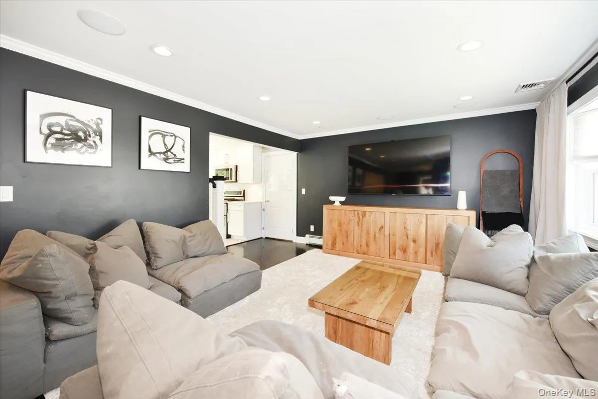 383 Violet Street, Oyster Bay, NY, 3 Bedrooms Bedrooms, 6 Rooms Rooms,2 BathroomsBathrooms,Residential,For Rent,Violet,0,1005215 383 Violet Street, Oyster Bay, NY, 3 Bedrooms Bedrooms, 6 Rooms Rooms,2 BathroomsBathrooms,Residential,For Rent,Violet,0,1005215