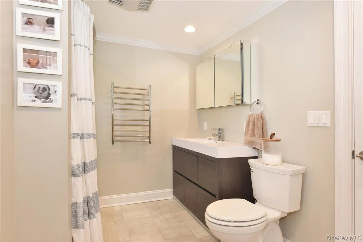 383 Violet Street, Oyster Bay, NY, 3 Bedrooms Bedrooms, 6 Rooms Rooms,2 BathroomsBathrooms,Residential,For Rent,Violet,0,1005215 383 Violet Street, Oyster Bay, NY, 3 Bedrooms Bedrooms, 6 Rooms Rooms,2 BathroomsBathrooms,Residential,For Rent,Violet,0,1005215