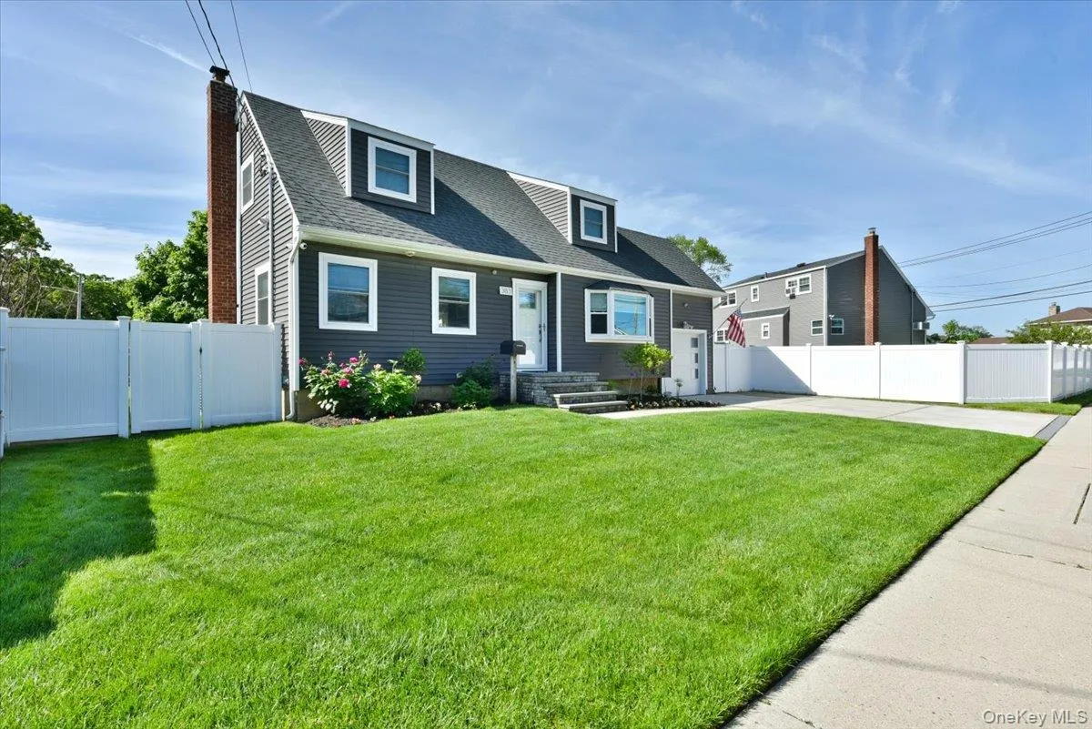 383 Violet Street, Oyster Bay, NY, 3 Bedrooms Bedrooms, 6 Rooms Rooms,2 BathroomsBathrooms,Residential,For Rent,Violet,0,1005215 383 Violet Street, Oyster Bay, NY, 3 Bedrooms Bedrooms, 6 Rooms Rooms,2 BathroomsBathrooms,Residential,For Rent,Violet,0,1005215