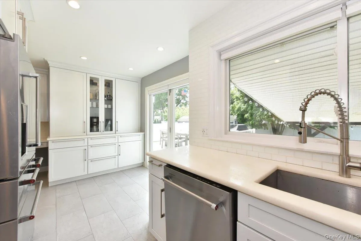 383 Violet Street, Oyster Bay, NY, 3 Bedrooms Bedrooms, 6 Rooms Rooms,2 BathroomsBathrooms,Residential,For Rent,Violet,0,1005215 383 Violet Street, Oyster Bay, NY, 3 Bedrooms Bedrooms, 6 Rooms Rooms,2 BathroomsBathrooms,Residential,For Rent,Violet,0,1005215