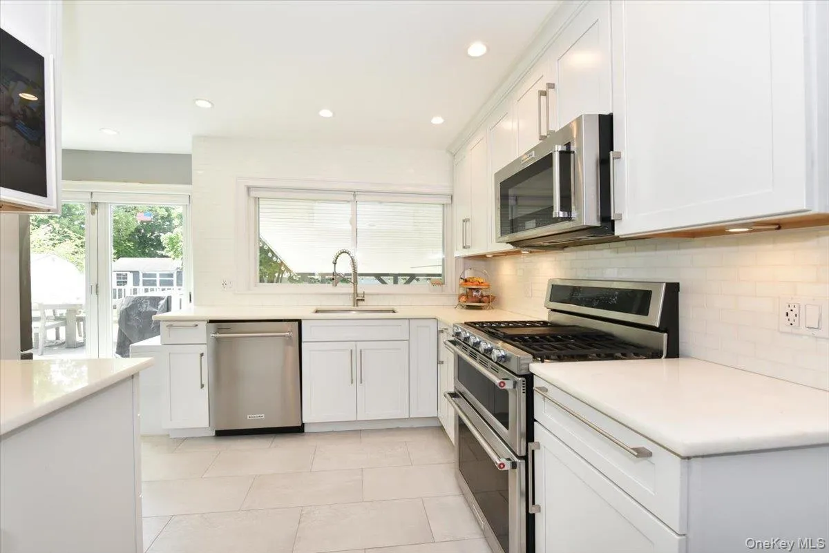 383 Violet Street, Oyster Bay, NY, 3 Bedrooms Bedrooms, 6 Rooms Rooms,2 BathroomsBathrooms,Residential,For Rent,Violet,0,1005215 383 Violet Street, Oyster Bay, NY, 3 Bedrooms Bedrooms, 6 Rooms Rooms,2 BathroomsBathrooms,Residential,For Rent,Violet,0,1005215