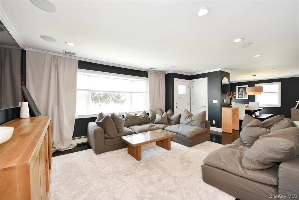 383 Violet Street, Oyster Bay, NY, 3 Bedrooms Bedrooms, 6 Rooms Rooms,2 BathroomsBathrooms,Residential,For Rent,Violet,0,1005215 383 Violet Street, Oyster Bay, NY, 3 Bedrooms Bedrooms, 6 Rooms Rooms,2 BathroomsBathrooms,Residential,For Rent,Violet,0,1005215