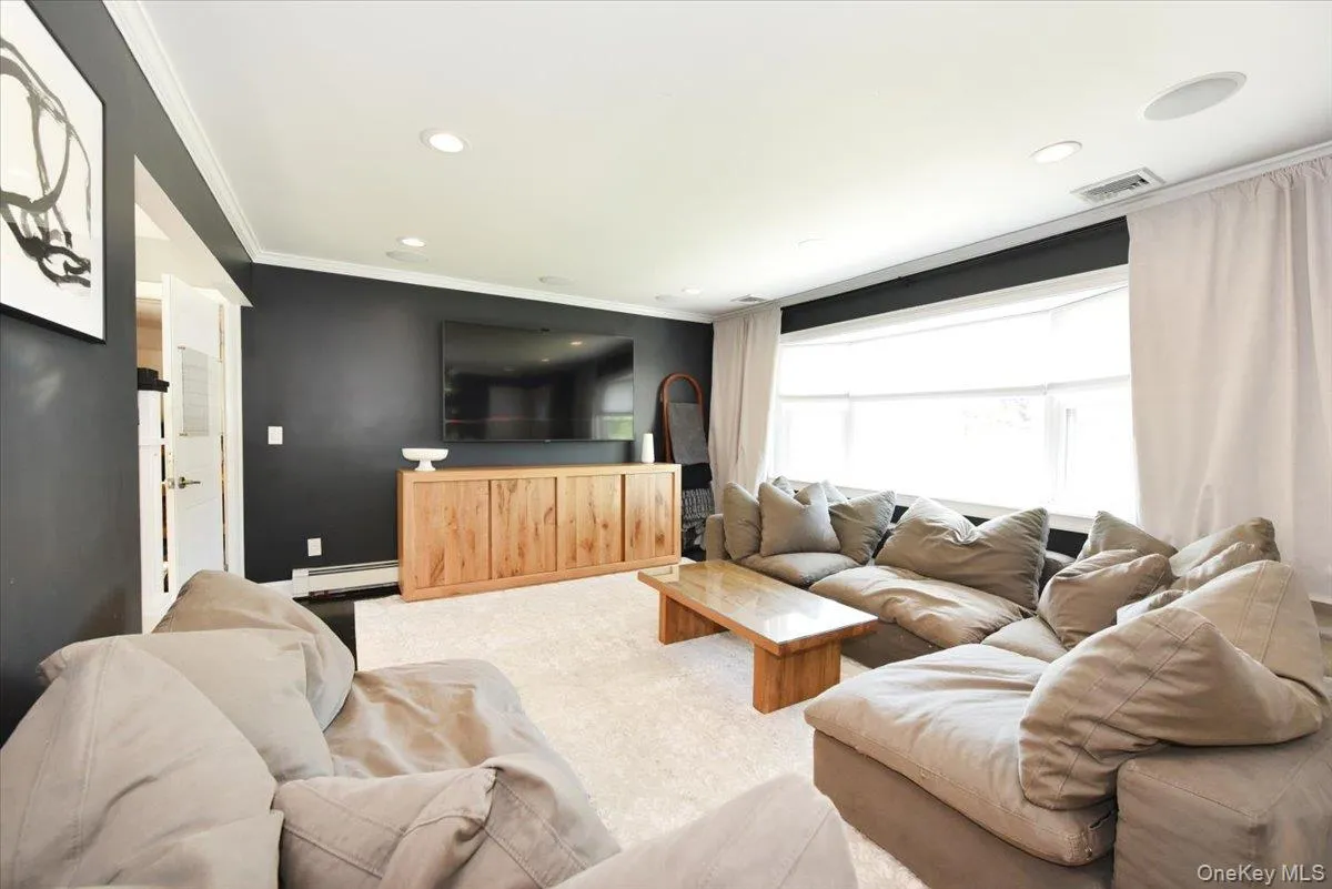 383 Violet Street, Oyster Bay, NY, 3 Bedrooms Bedrooms, 6 Rooms Rooms,2 BathroomsBathrooms,Residential,For Rent,Violet,0,1005215 383 Violet Street, Oyster Bay, NY, 3 Bedrooms Bedrooms, 6 Rooms Rooms,2 BathroomsBathrooms,Residential,For Rent,Violet,0,1005215