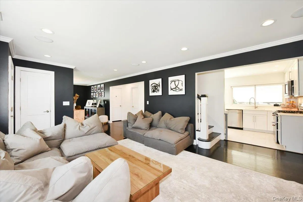 383 Violet Street, Oyster Bay, NY, 3 Bedrooms Bedrooms, 6 Rooms Rooms,2 BathroomsBathrooms,Residential,For Rent,Violet,0,1005215 383 Violet Street, Oyster Bay, NY, 3 Bedrooms Bedrooms, 6 Rooms Rooms,2 BathroomsBathrooms,Residential,For Rent,Violet,0,1005215
