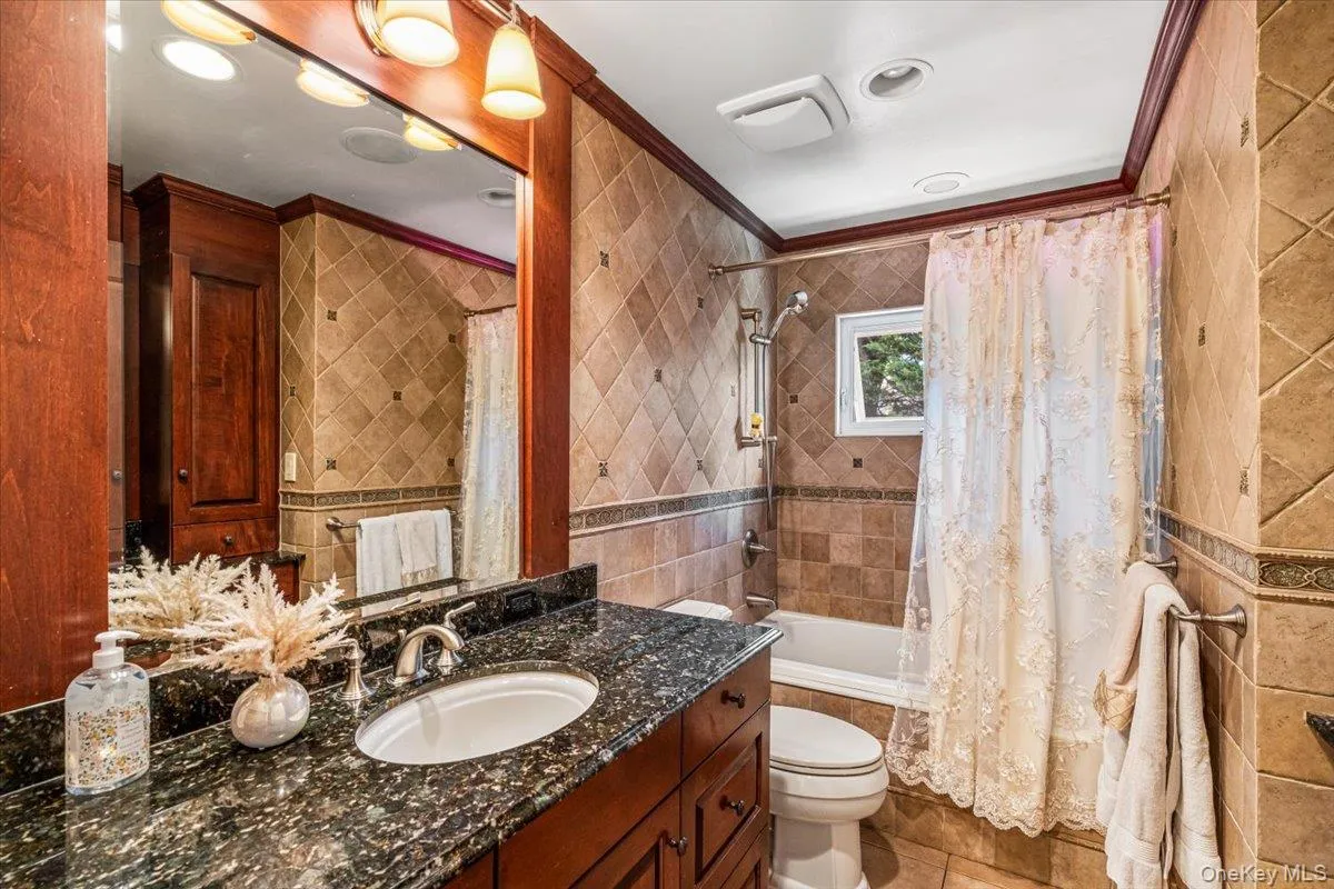 Large Hall Bath Large Hall Bath