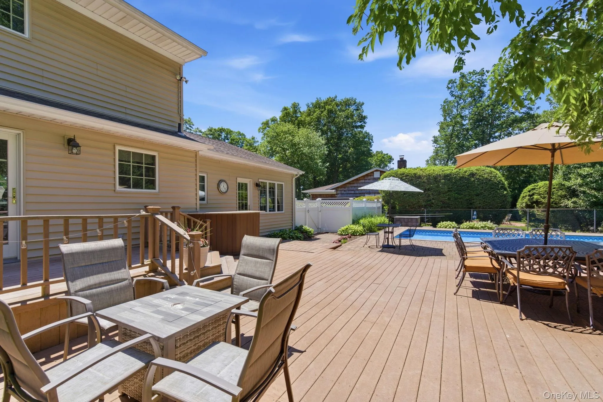 1 Regal Court, Smithtown, NY, 4 Bedrooms Bedrooms, 9 Rooms Rooms,3 BathroomsBathrooms,Residential,For Rent,Regal,0,1005233 1 Regal Court, Smithtown, NY, 4 Bedrooms Bedrooms, 9 Rooms Rooms,3 BathroomsBathrooms,Residential,For Rent,Regal,0,1005233