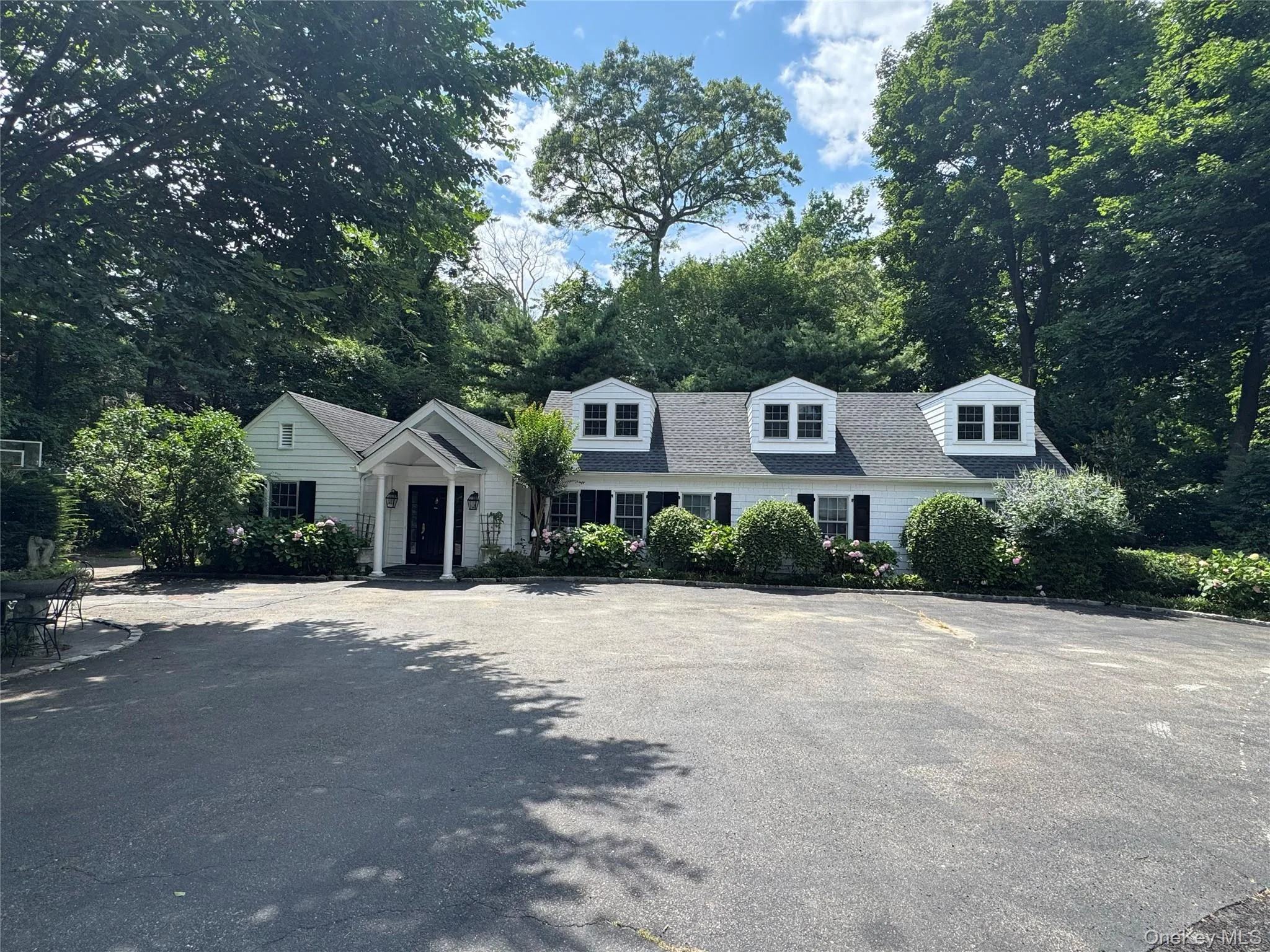 3-bed, 2-bath Guest Cottage with separate driveway entrance 3-bed, 2-bath Guest Cottage with separate driveway entrance
