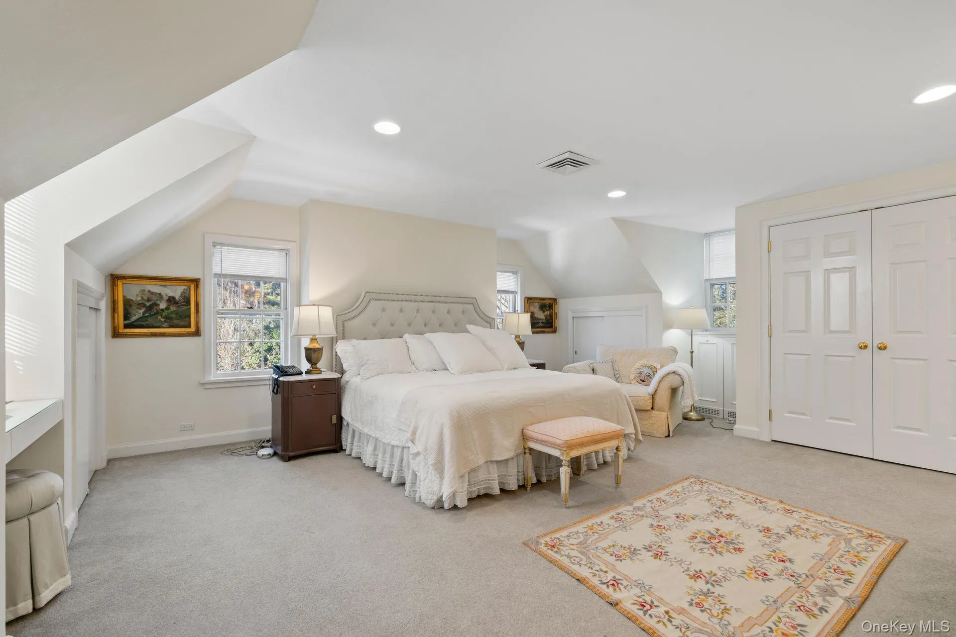 Second floor en suite bedroom Second floor en suite bedroom