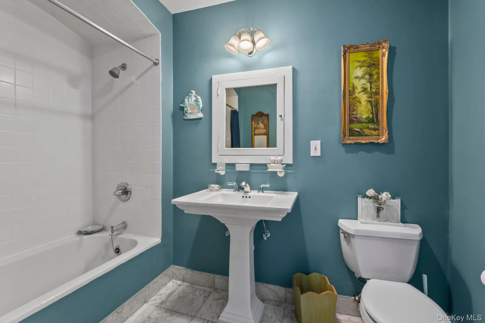 First floor en suite bath 2 First floor en suite bath 2