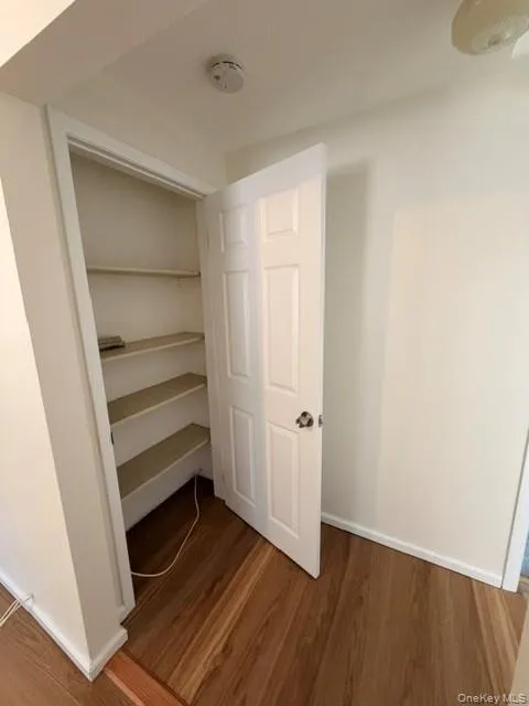 16 Forest Drive, Huntington, NY, 1 Bedroom Bedrooms, 4 Rooms Rooms,1 BathroomBathrooms,Residential Lease,For Rent,Forest,0,1005249 16 Forest Drive, Huntington, NY, 1 Bedroom Bedrooms, 4 Rooms Rooms,1 BathroomBathrooms,Residential Lease,For Rent,Forest,0,1005249