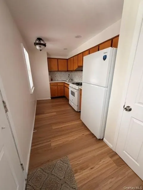16 Forest Drive, Huntington, NY, 1 Bedroom Bedrooms, 4 Rooms Rooms,1 BathroomBathrooms,Residential Lease,For Rent,Forest,0,1005249 16 Forest Drive, Huntington, NY, 1 Bedroom Bedrooms, 4 Rooms Rooms,1 BathroomBathrooms,Residential Lease,For Rent,Forest,0,1005249