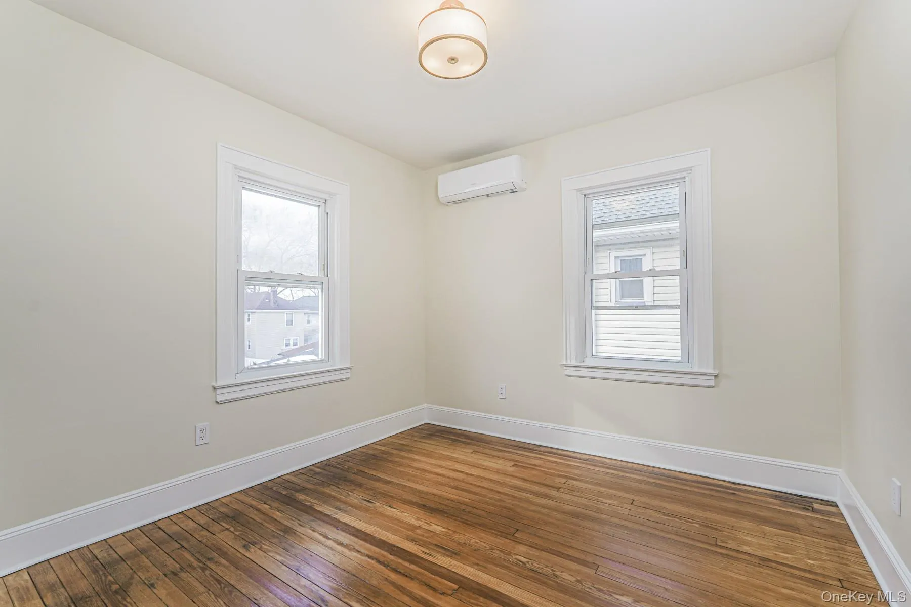 332 Willowbrook, New York, NY, 3 Bedrooms Bedrooms, 6 Rooms Rooms,1 BathroomBathrooms,Residential,For Rent,Willowbrook,0,1005251 332 Willowbrook, New York, NY, 3 Bedrooms Bedrooms, 6 Rooms Rooms,1 BathroomBathrooms,Residential,For Rent,Willowbrook,0,1005251