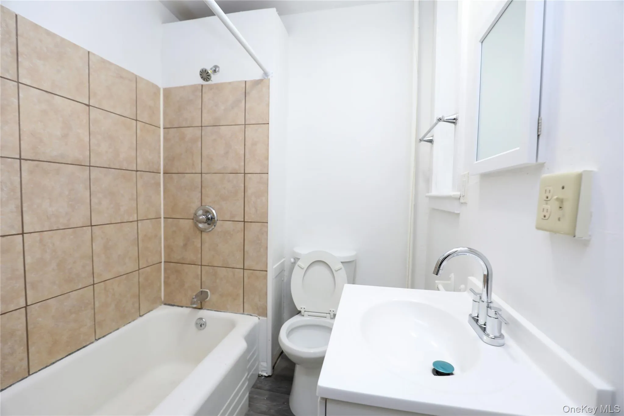 141 Saint James Street, Kingston, NY, 2 Bedrooms Bedrooms, 3 Rooms Rooms,1 BathroomBathrooms,Residential Lease,For Rent,Saint James,0,1005255 141 Saint James Street, Kingston, NY, 2 Bedrooms Bedrooms, 3 Rooms Rooms,1 BathroomBathrooms,Residential Lease,For Rent,Saint James,0,1005255