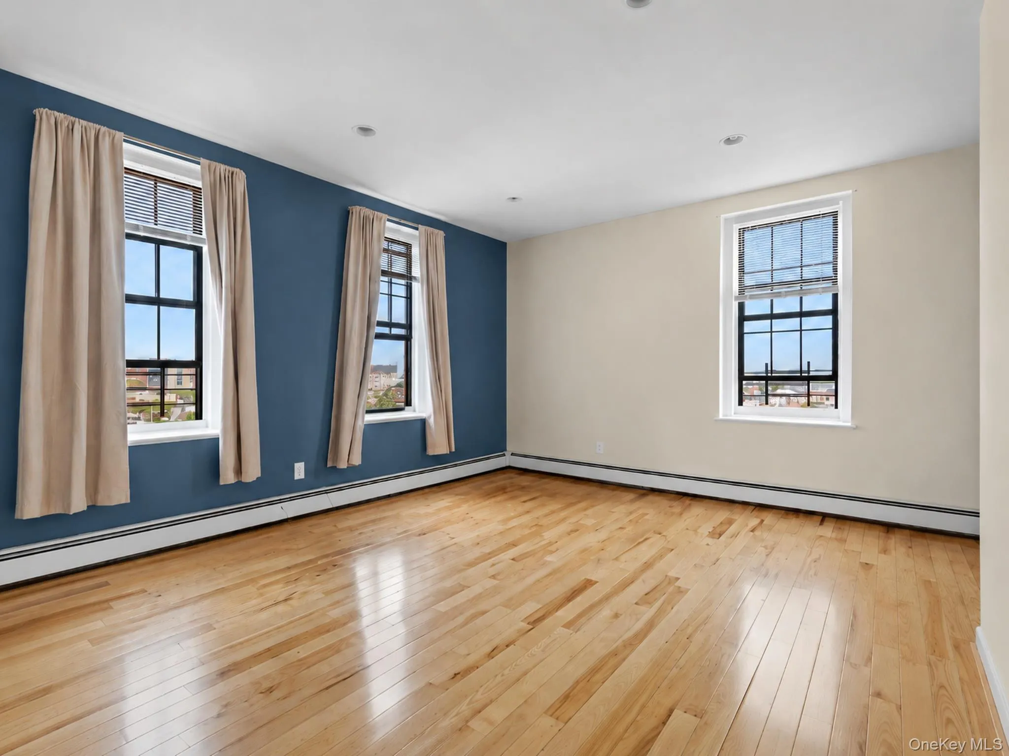 Large Bedroom with West and North Exposure.... Large Bedroom with West and North Exposure....