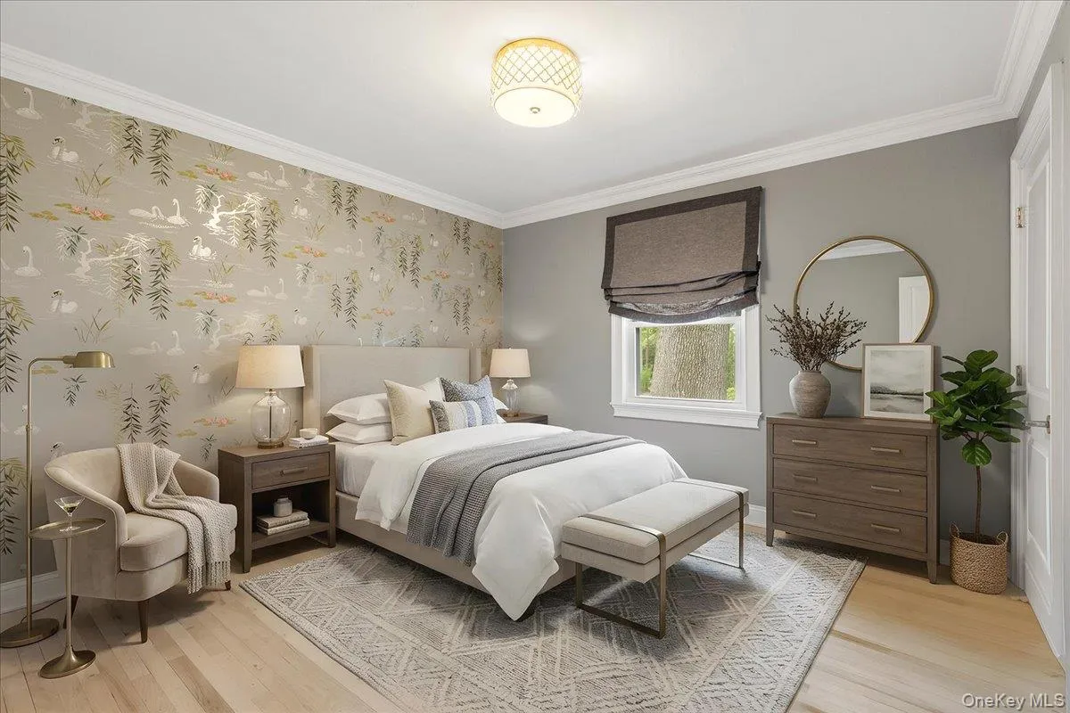 Bedroom (virtually staged) Bedroom (virtually staged)