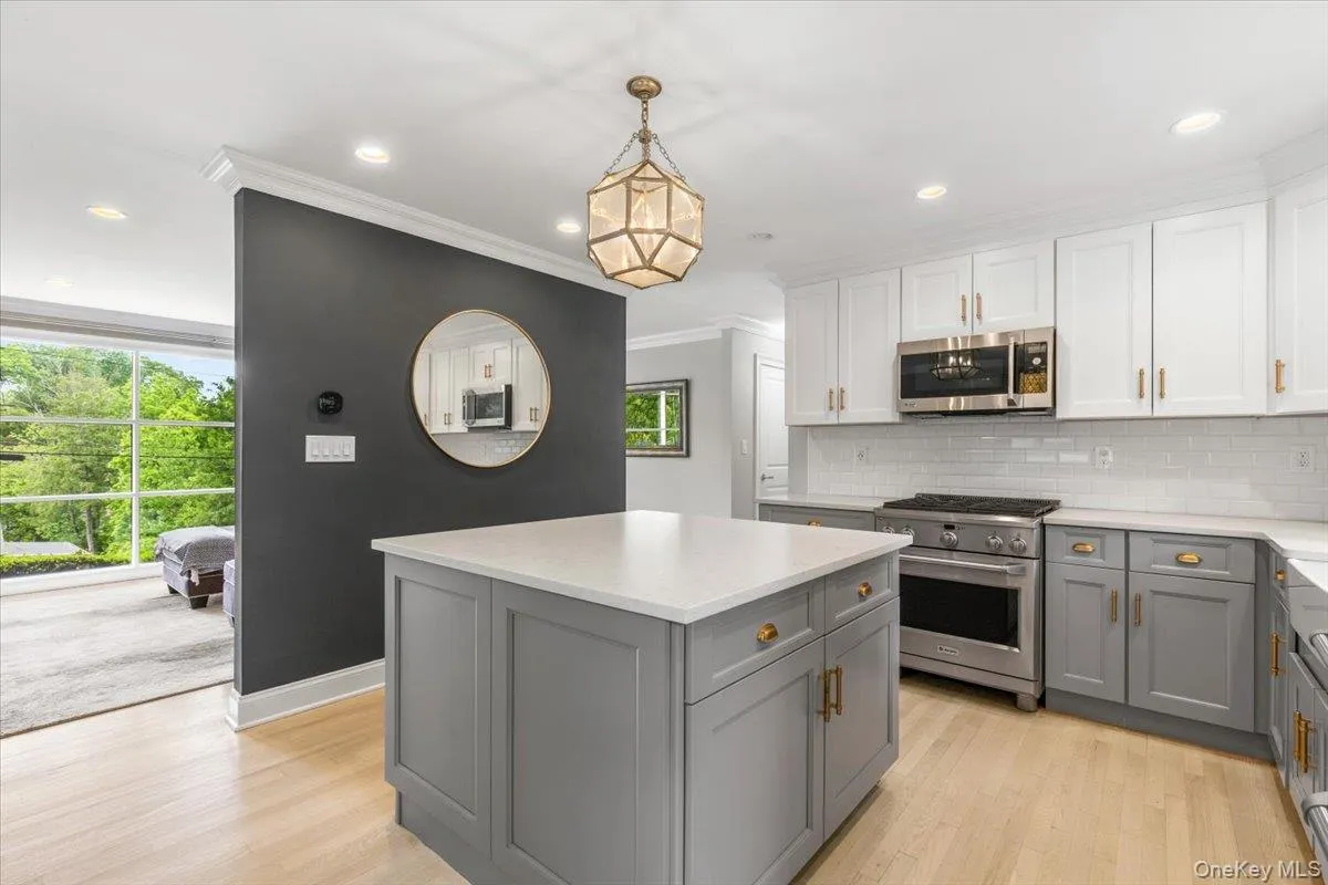17 Tewkesbury Road, New Rochelle, NY, 3 Bedrooms Bedrooms, 6 Rooms Rooms,2 BathroomsBathrooms,Residential Lease,For Rent,Tewkesbury,0,1005276 17 Tewkesbury Road, New Rochelle, NY, 3 Bedrooms Bedrooms, 6 Rooms Rooms,2 BathroomsBathrooms,Residential Lease,For Rent,Tewkesbury,0,1005276