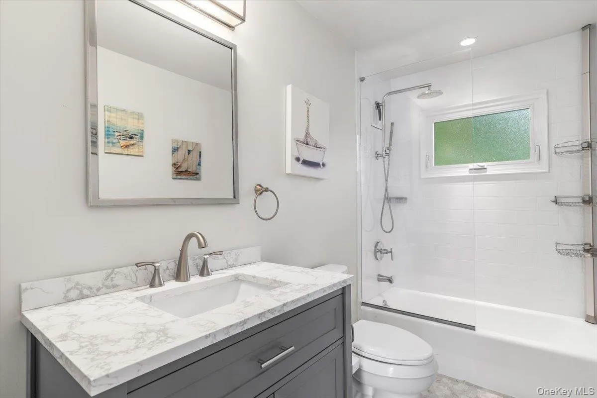 Fully renovated main bathroom Fully renovated main bathroom