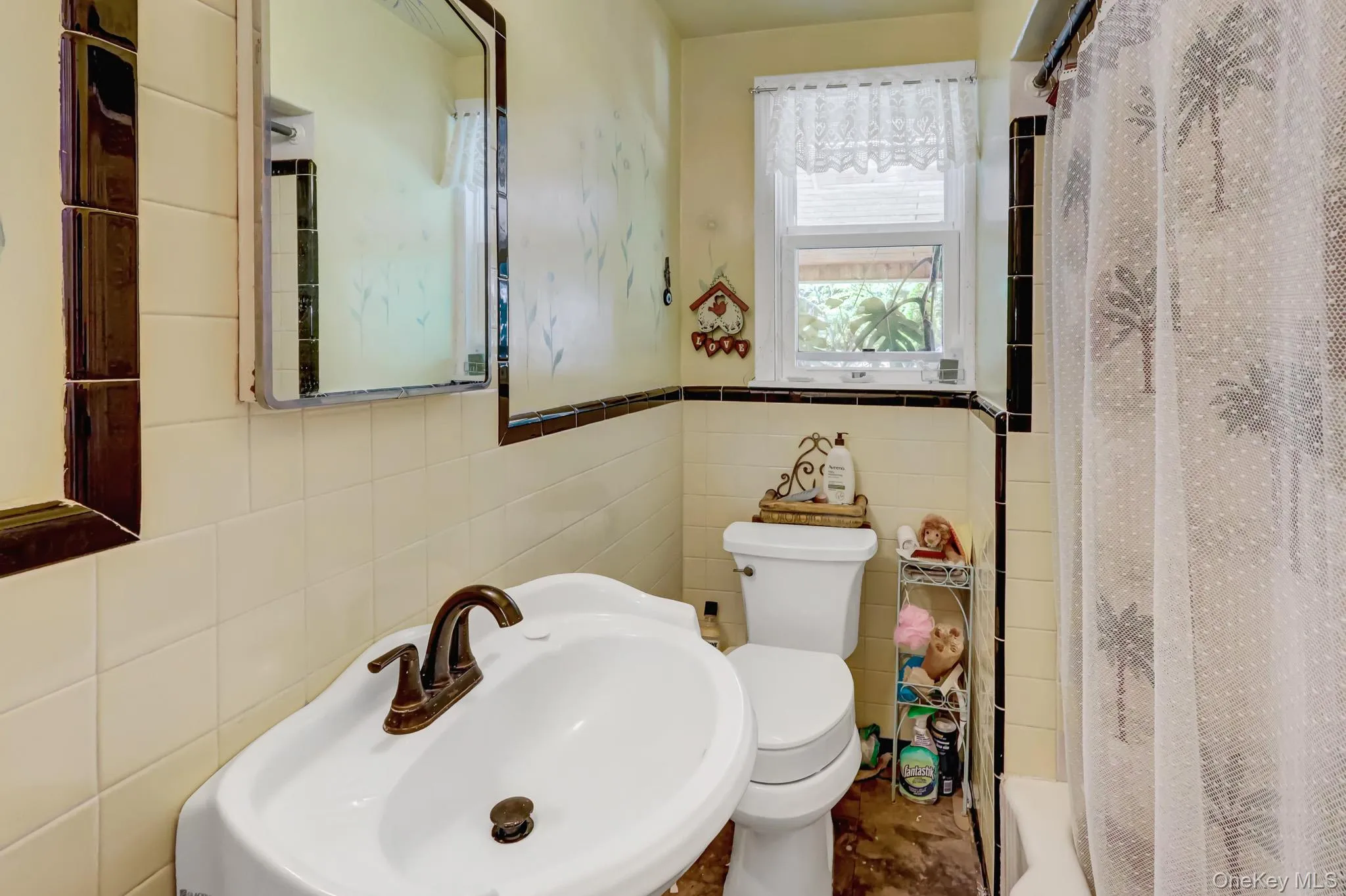 100 Elwood Road, Huntington, NY, 4 Bedrooms Bedrooms, 9 Rooms Rooms,2 BathroomsBathrooms,Residential,For Rent,Elwood,0,1005280 100 Elwood Road, Huntington, NY, 4 Bedrooms Bedrooms, 9 Rooms Rooms,2 BathroomsBathrooms,Residential,For Rent,Elwood,0,1005280