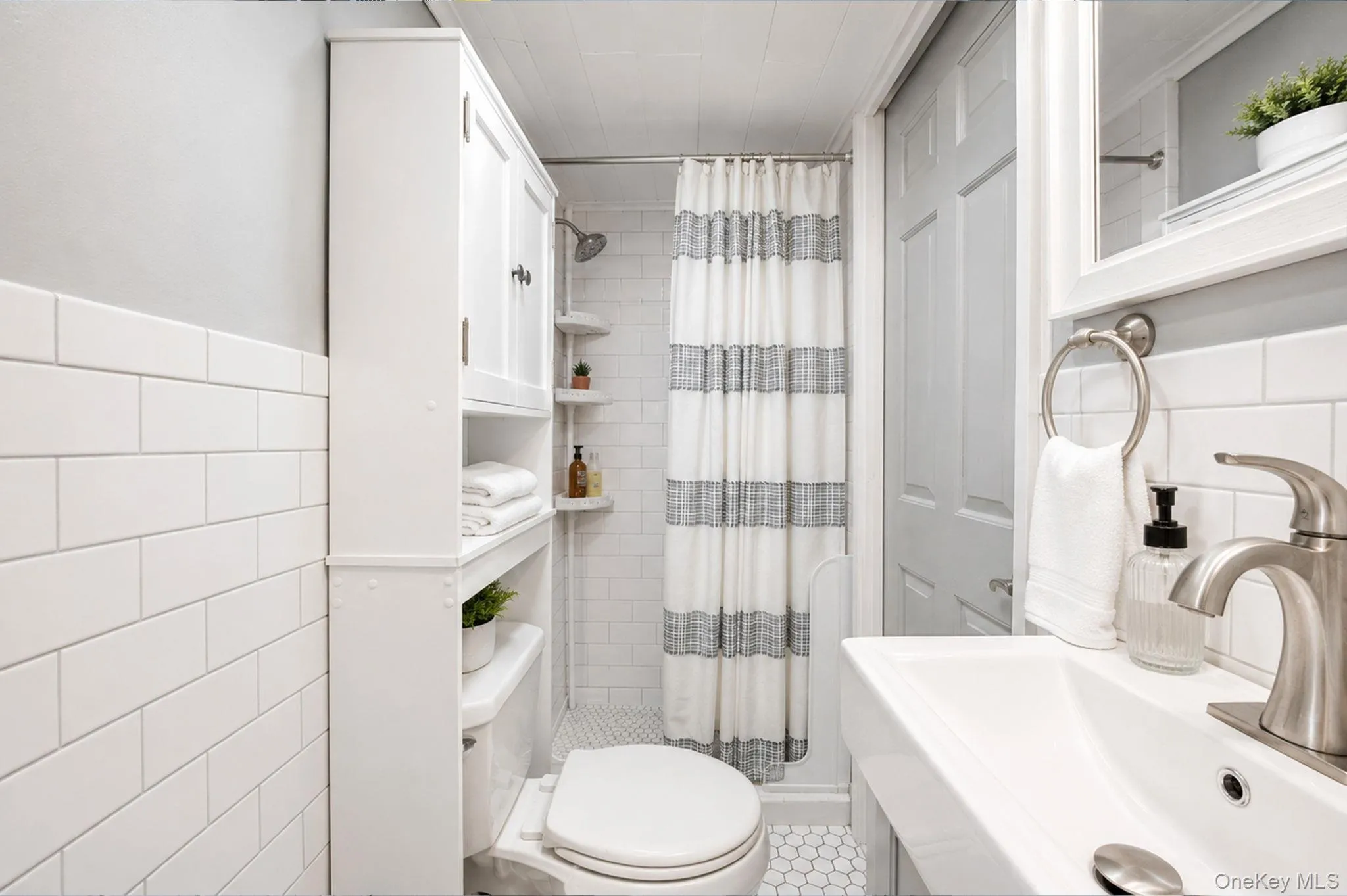 49 Washington Avenue, Brookhaven, NY, 3 Bedrooms Bedrooms, 6 Rooms Rooms,2 BathroomsBathrooms,Residential,For Rent,Washington,0,1005285 49 Washington Avenue, Brookhaven, NY, 3 Bedrooms Bedrooms, 6 Rooms Rooms,2 BathroomsBathrooms,Residential,For Rent,Washington,0,1005285