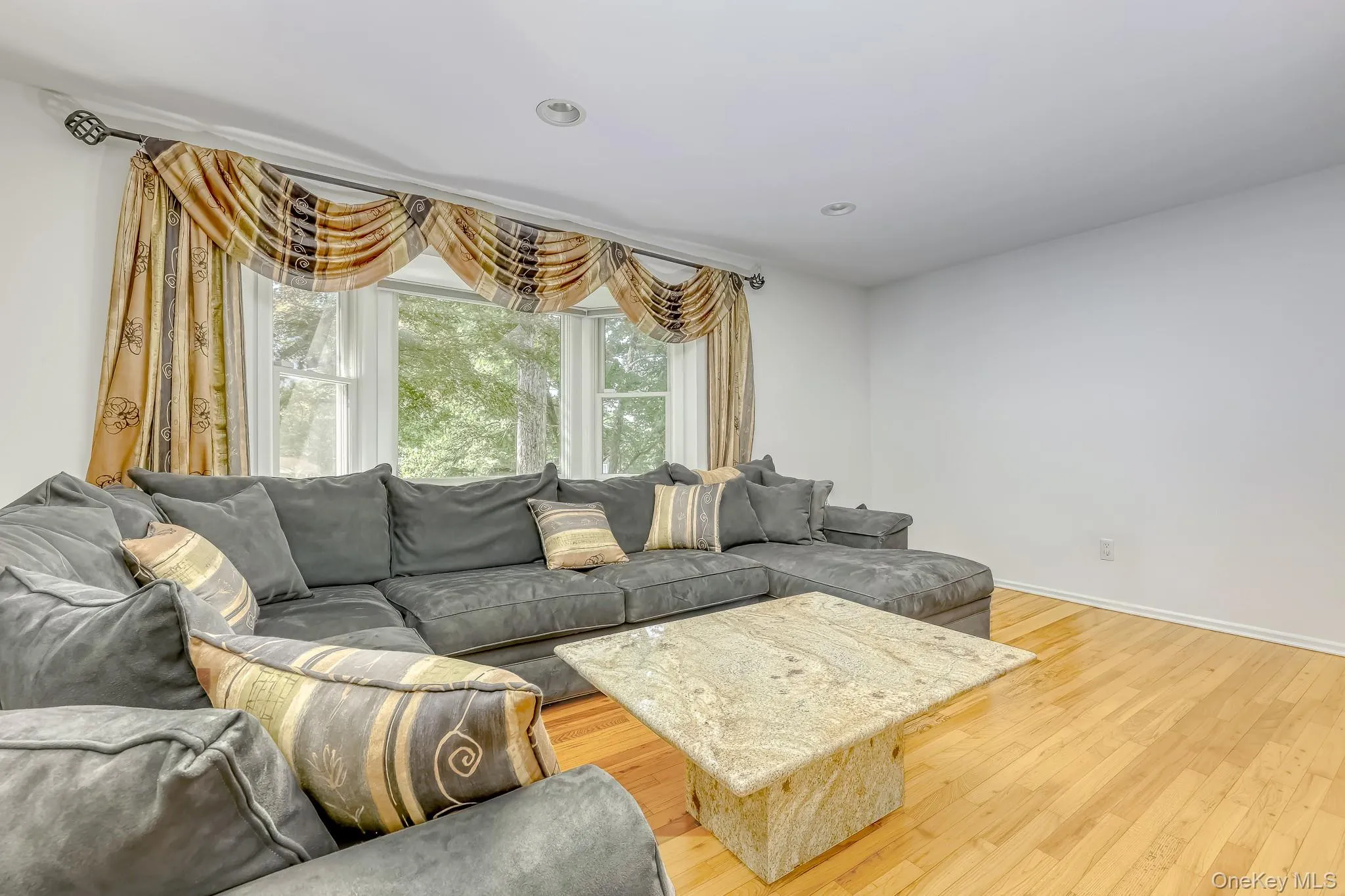 20 Dolphin Road, Clarkstown, NY, 5 Bedrooms Bedrooms, 13 Rooms Rooms,3 BathroomsBathrooms,Residential,For Rent,Dolphin,0,1005302 20 Dolphin Road, Clarkstown, NY, 5 Bedrooms Bedrooms, 13 Rooms Rooms,3 BathroomsBathrooms,Residential,For Rent,Dolphin,0,1005302