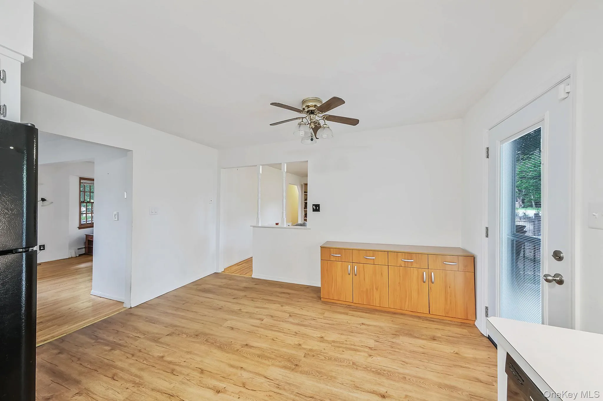 2 Linden Avenue, Brookhaven, NY, 3 Bedrooms Bedrooms, 6 Rooms Rooms,2 BathroomsBathrooms,Residential,For Rent,Linden,0,1005303 2 Linden Avenue, Brookhaven, NY, 3 Bedrooms Bedrooms, 6 Rooms Rooms,2 BathroomsBathrooms,Residential,For Rent,Linden,0,1005303