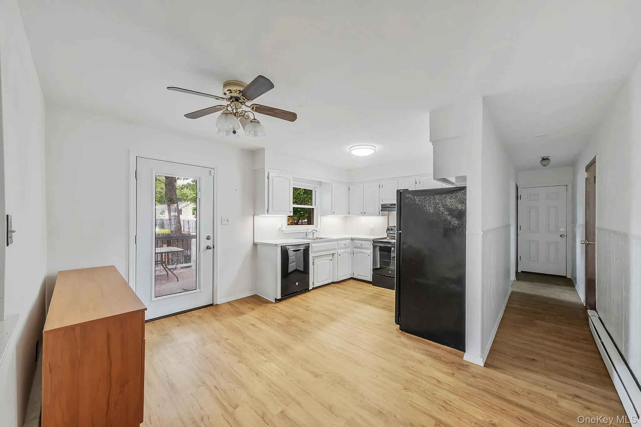 2 Linden Avenue, Brookhaven, NY, 3 Bedrooms Bedrooms, 6 Rooms Rooms,2 BathroomsBathrooms,Residential,For Rent,Linden,0,1005303 2 Linden Avenue, Brookhaven, NY, 3 Bedrooms Bedrooms, 6 Rooms Rooms,2 BathroomsBathrooms,Residential,For Rent,Linden,0,1005303