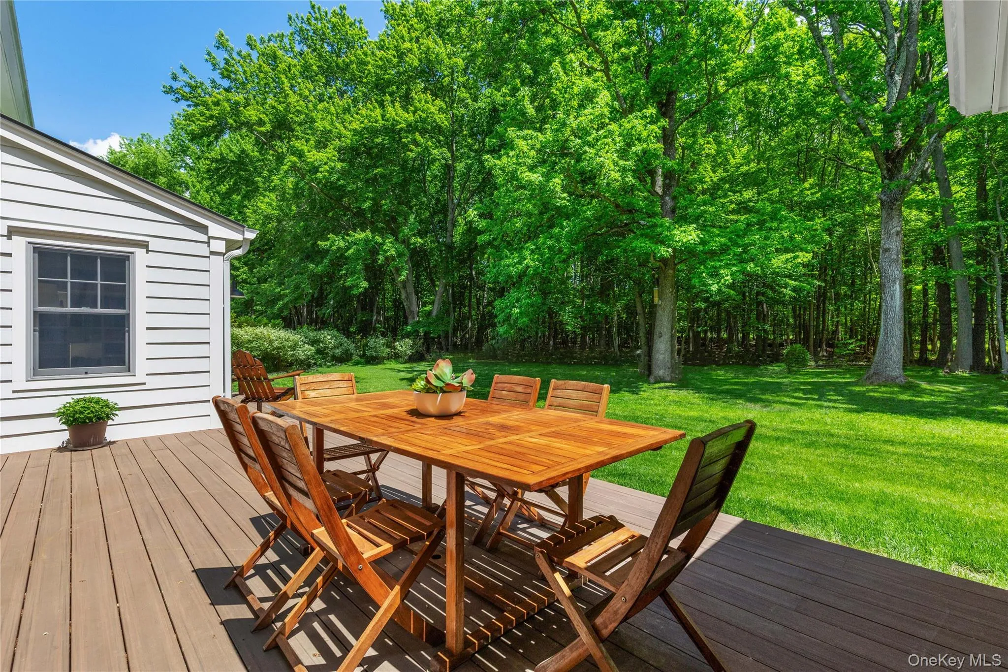 The outdoor dining area beckons for breakfast, lunch, dinner or even for a little WFH session. The outdoor dining area beckons for breakfast, lunch, dinner or even for a little WFH session.
