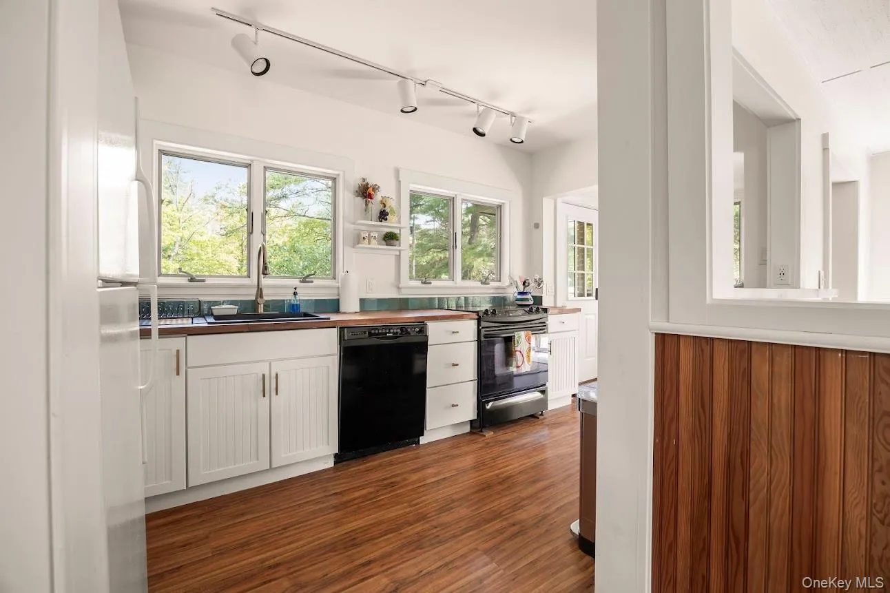 608 Lake Road, Pine Plains, NY, 3 Bedrooms Bedrooms, 8 Rooms Rooms,2 BathroomsBathrooms,Residential,For Rent,Lake,0,1005311 608 Lake Road, Pine Plains, NY, 3 Bedrooms Bedrooms, 8 Rooms Rooms,2 BathroomsBathrooms,Residential,For Rent,Lake,0,1005311