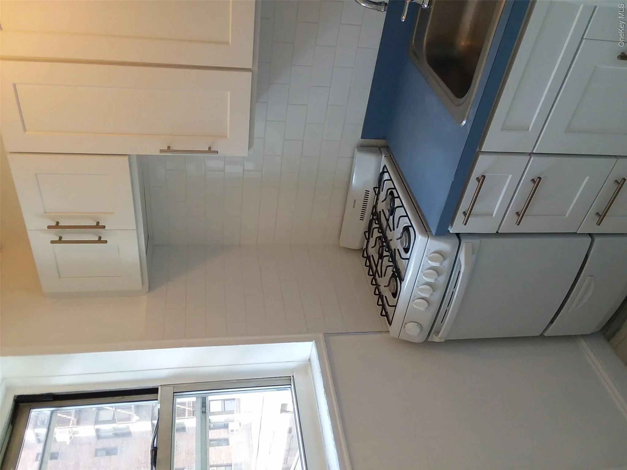 Windowed efficiency kitchen Windowed efficiency kitchen