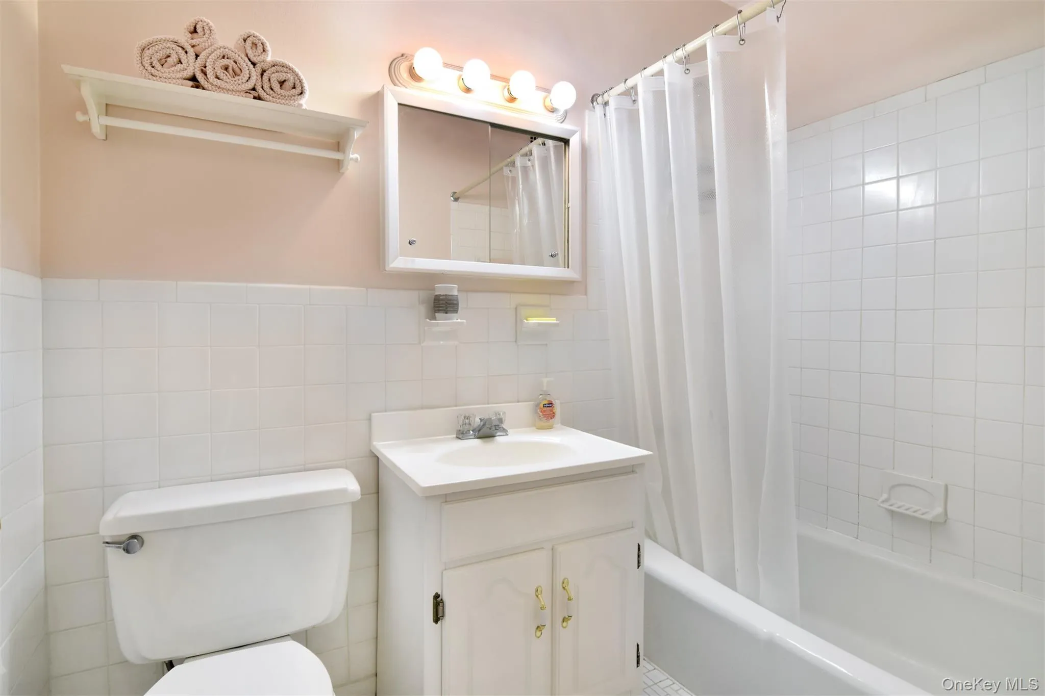 Immaculate, White Bathroom Immaculate, White Bathroom