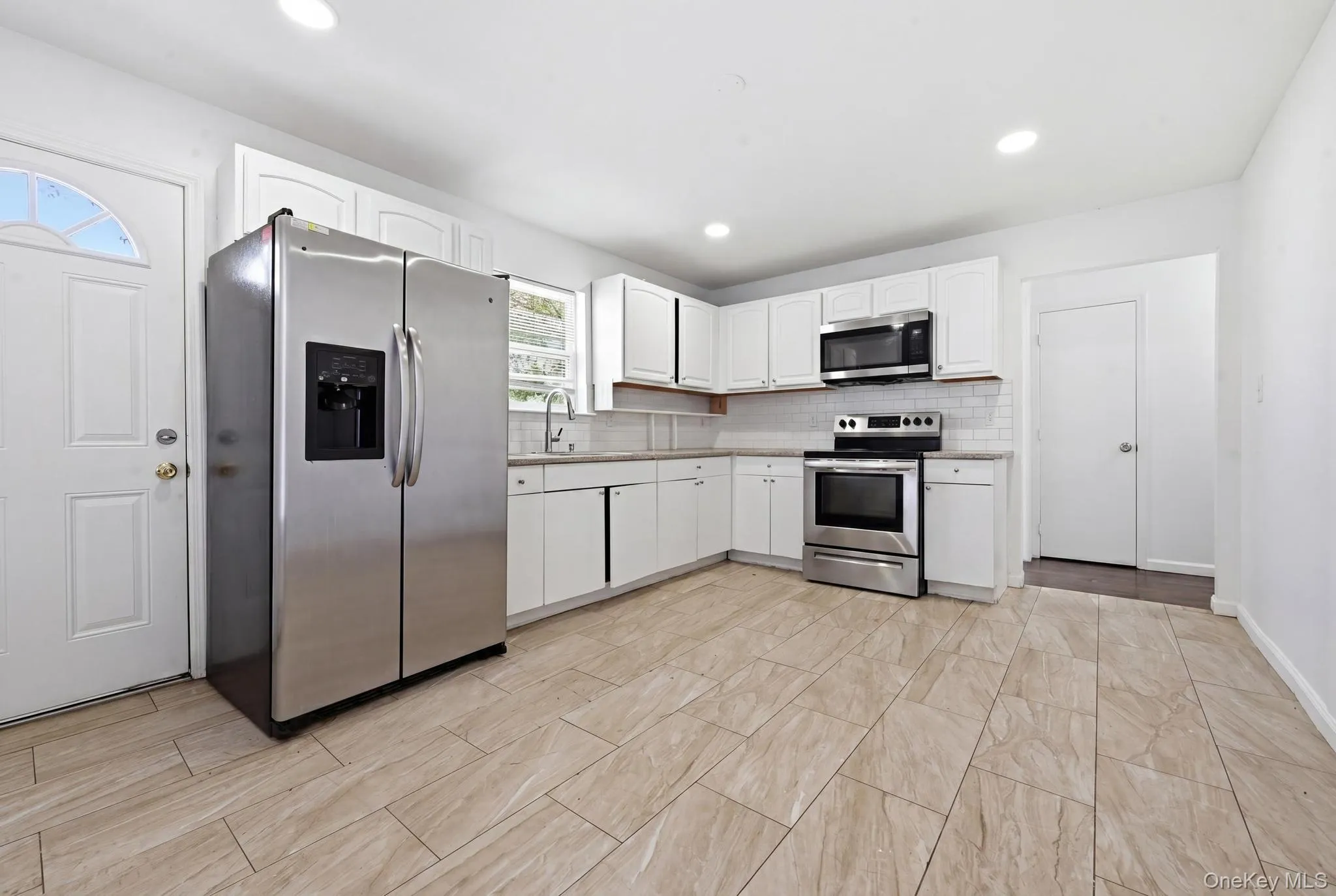 390 Atlantic Street, Babylon, NY, 6 Bedrooms Bedrooms, 8 Rooms Rooms,2 BathroomsBathrooms,Residential,For Rent,Atlantic,0,1005346 390 Atlantic Street, Babylon, NY, 6 Bedrooms Bedrooms, 8 Rooms Rooms,2 BathroomsBathrooms,Residential,For Rent,Atlantic,0,1005346