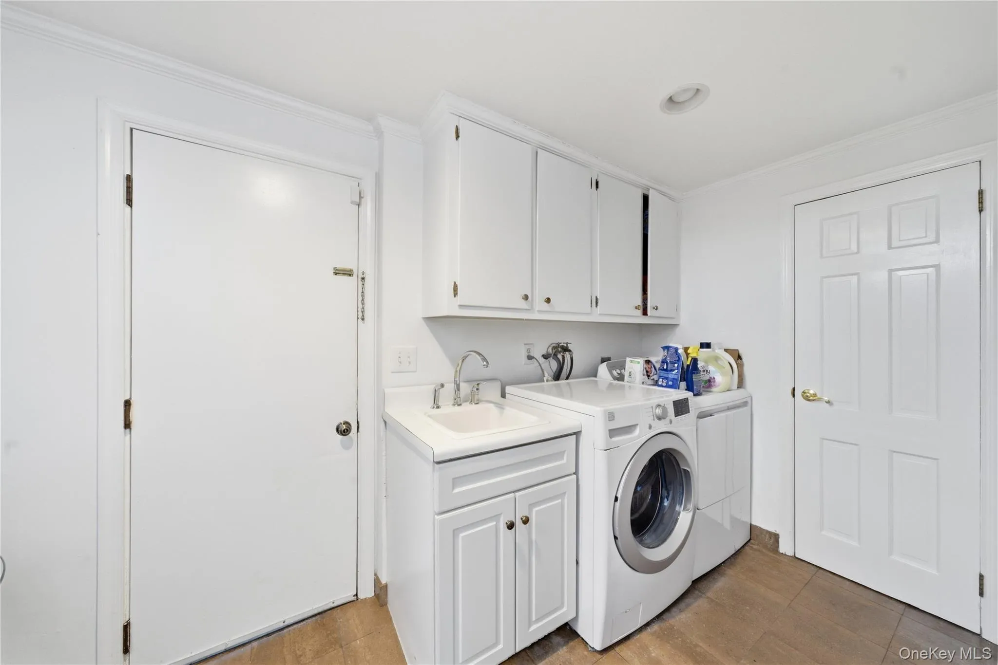 31 The Moor, Islip, NY, 5 Bedrooms Bedrooms, 11 Rooms Rooms,3 BathroomsBathrooms,Residential Lease,For Rent,The Moor,0,1005363 31 The Moor, Islip, NY, 5 Bedrooms Bedrooms, 11 Rooms Rooms,3 BathroomsBathrooms,Residential Lease,For Rent,The Moor,0,1005363