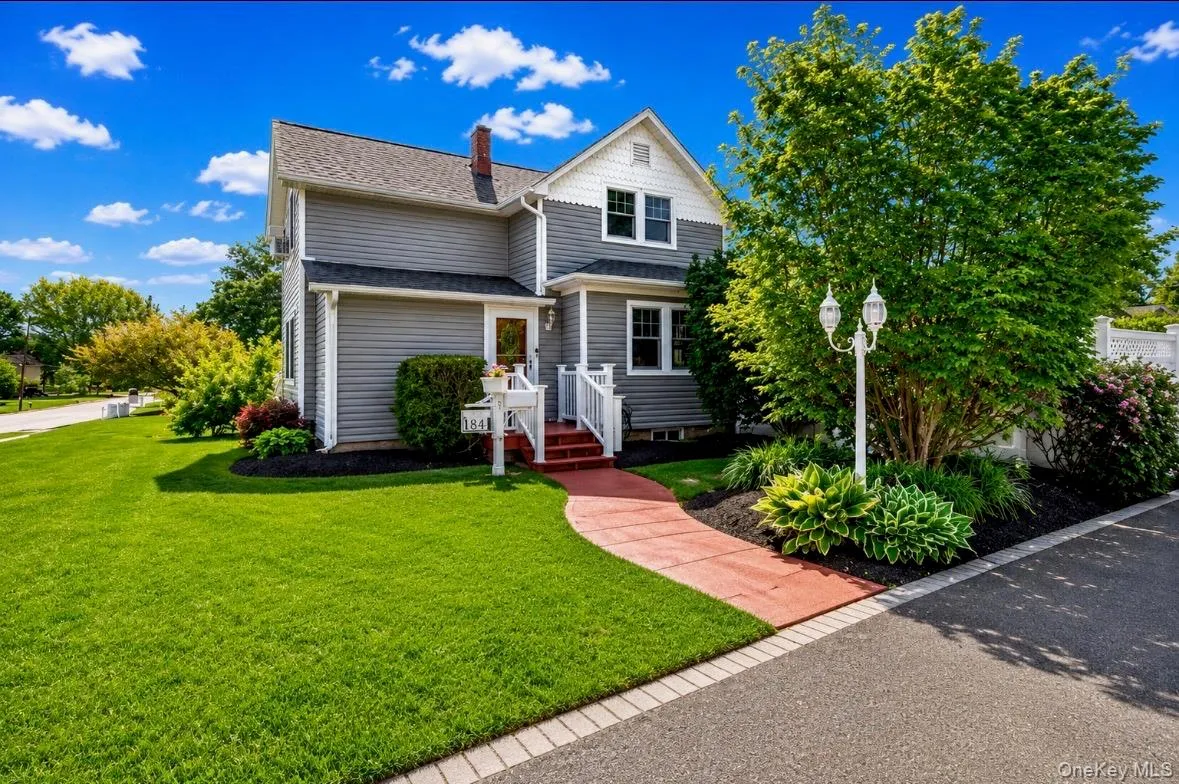 84 Lakewood Street, Brookhaven, NY, 3 Bedrooms Bedrooms, 8 Rooms Rooms,2 BathroomsBathrooms,Residential,For Rent,Lakewood,0,1005368 84 Lakewood Street, Brookhaven, NY, 3 Bedrooms Bedrooms, 8 Rooms Rooms,2 BathroomsBathrooms,Residential,For Rent,Lakewood,0,1005368