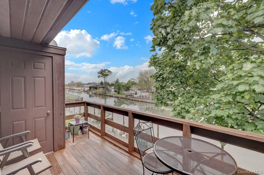 Deck w/Beautiful View Deck w/Beautiful View