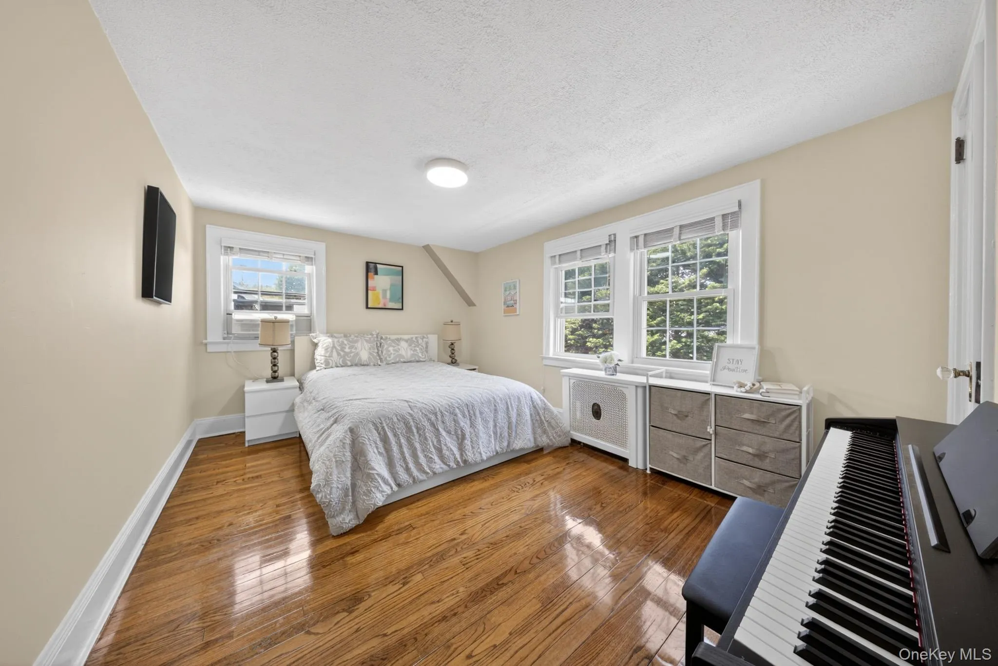 66 Walter Avenue, Oyster Bay, NY, 4 Bedrooms Bedrooms, 8 Rooms Rooms,2 BathroomsBathrooms,Residential,For Rent,Walter,0,1005382 66 Walter Avenue, Oyster Bay, NY, 4 Bedrooms Bedrooms, 8 Rooms Rooms,2 BathroomsBathrooms,Residential,For Rent,Walter,0,1005382