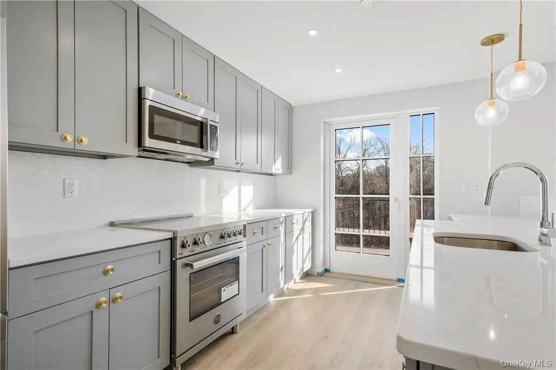 139 Fifth Avenue, Pelham, NY, 2 Bedrooms Bedrooms, 4 Rooms Rooms,2 BathroomsBathrooms,Residential Lease,For Rent,Fifth,0,1005393 139 Fifth Avenue, Pelham, NY, 2 Bedrooms Bedrooms, 4 Rooms Rooms,2 BathroomsBathrooms,Residential Lease,For Rent,Fifth,0,1005393