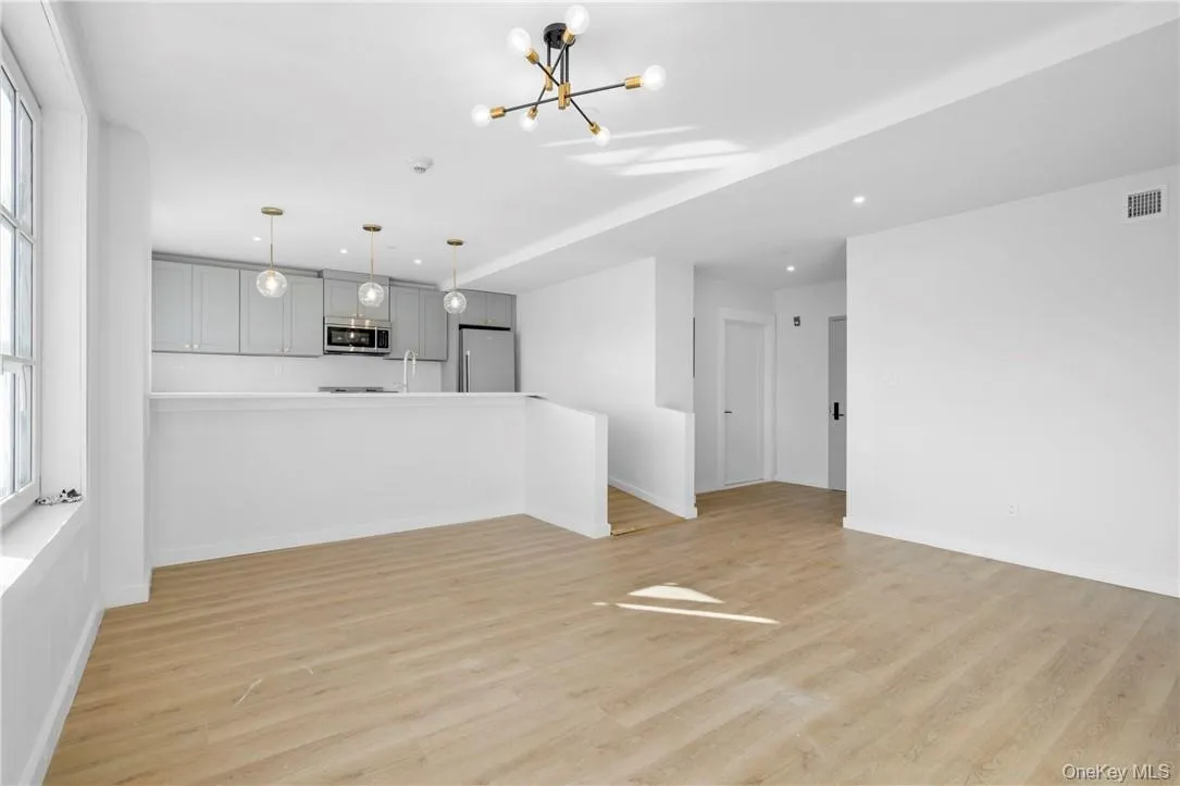139 Fifth Avenue, Pelham, NY, 2 Bedrooms Bedrooms, 4 Rooms Rooms,2 BathroomsBathrooms,Residential Lease,For Rent,Fifth,0,1005393 139 Fifth Avenue, Pelham, NY, 2 Bedrooms Bedrooms, 4 Rooms Rooms,2 BathroomsBathrooms,Residential Lease,For Rent,Fifth,0,1005393